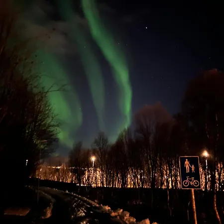 アパート Your Away From Home, 2 *